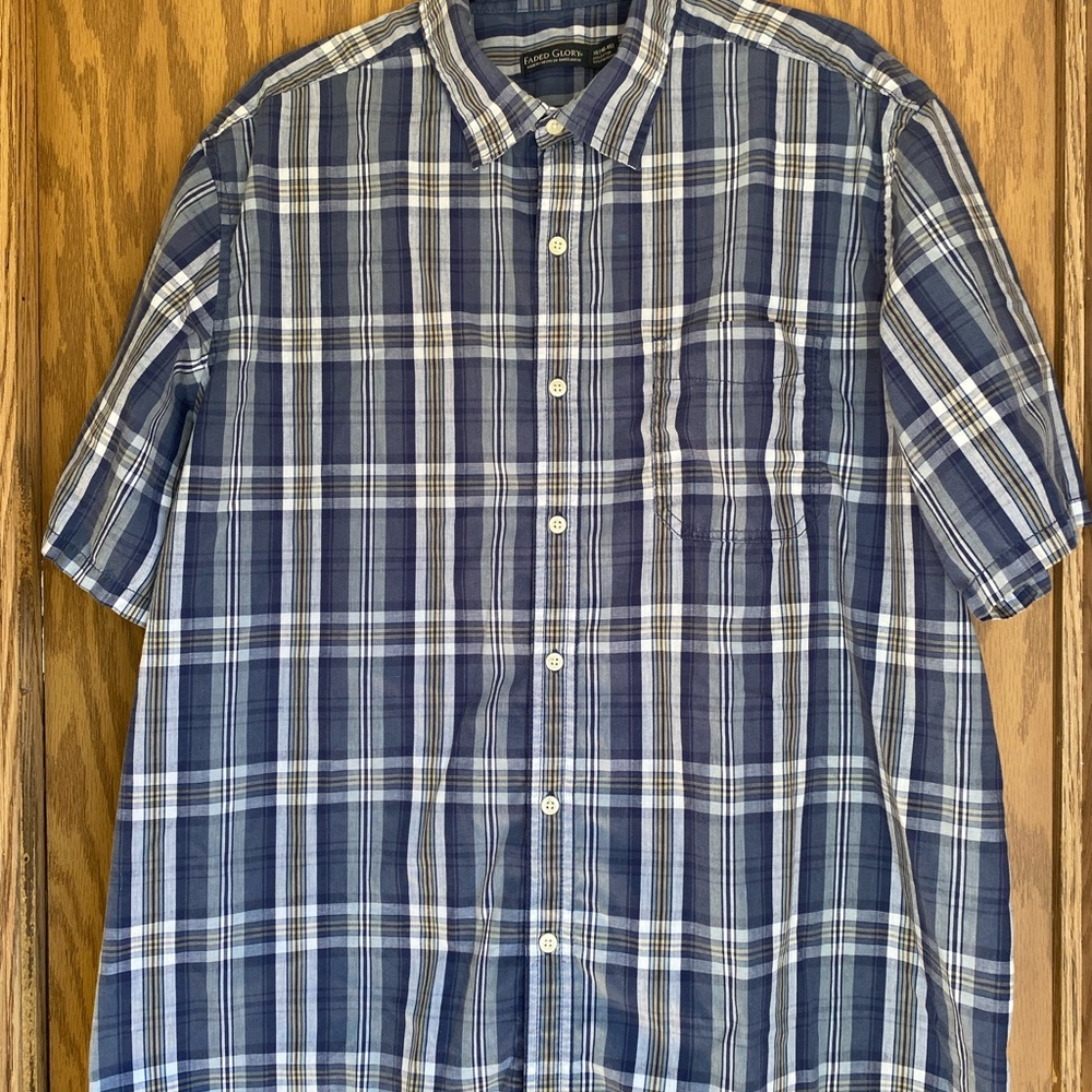 Faded Glory Men’s Plaid Short Sleeve Button-Up Shirt